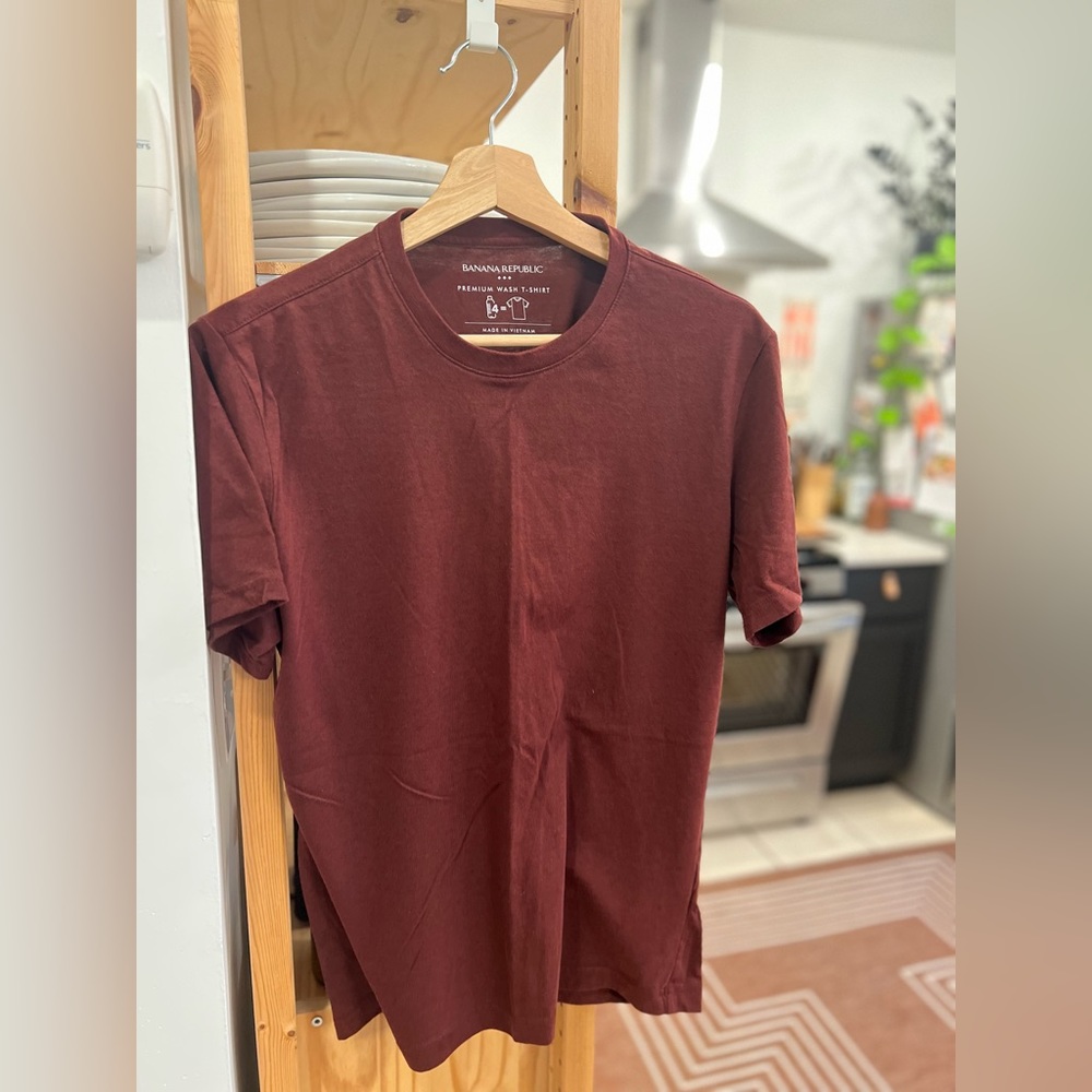 Banana Republic Men’s Slim Tee Maroon